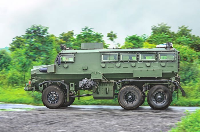 Mercedes G Wagen vs Airavat: Battle Stations 